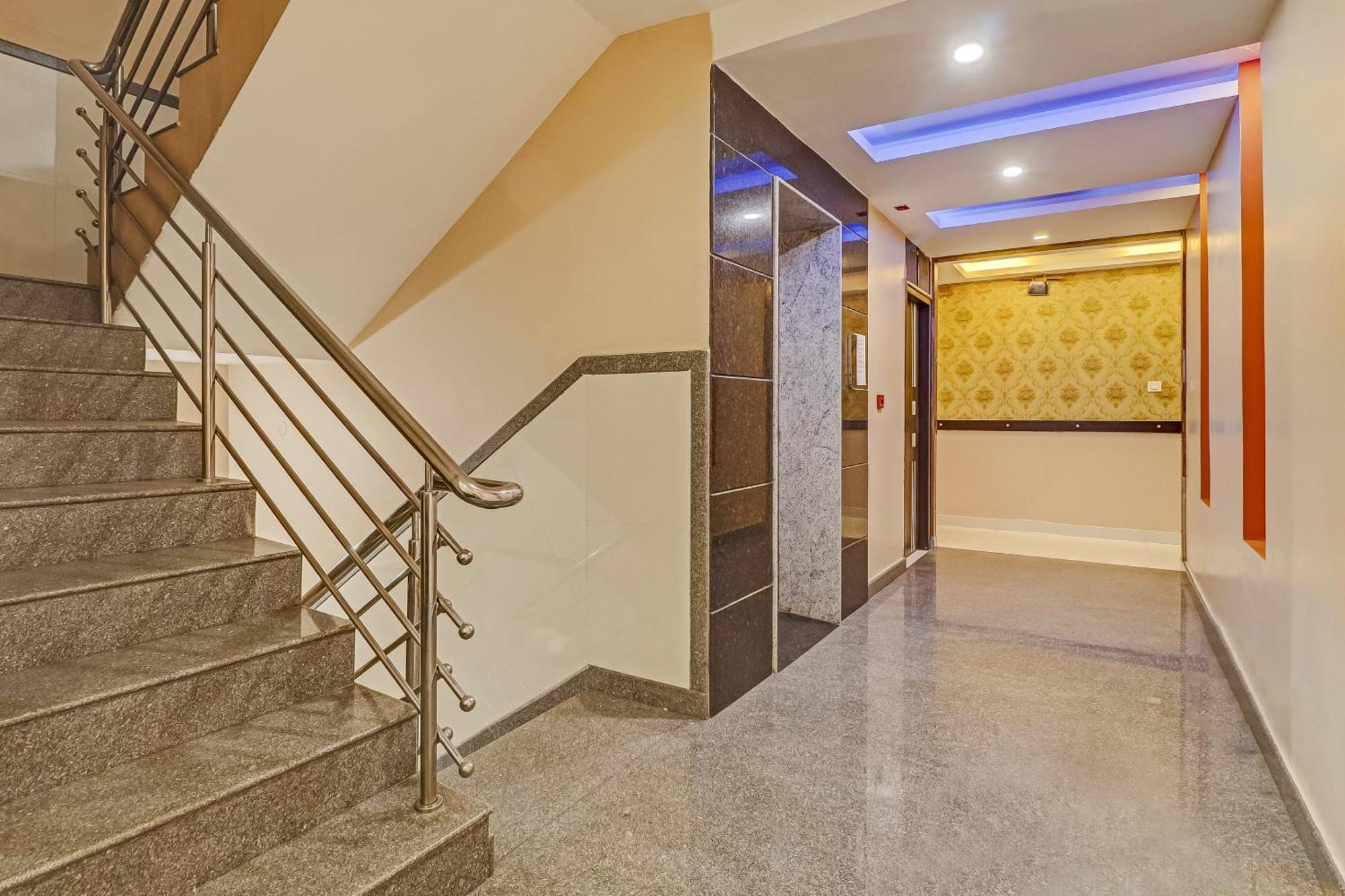 Capital O Champion Lotus Near Mantri Square Mall Bangalore Exterior photo